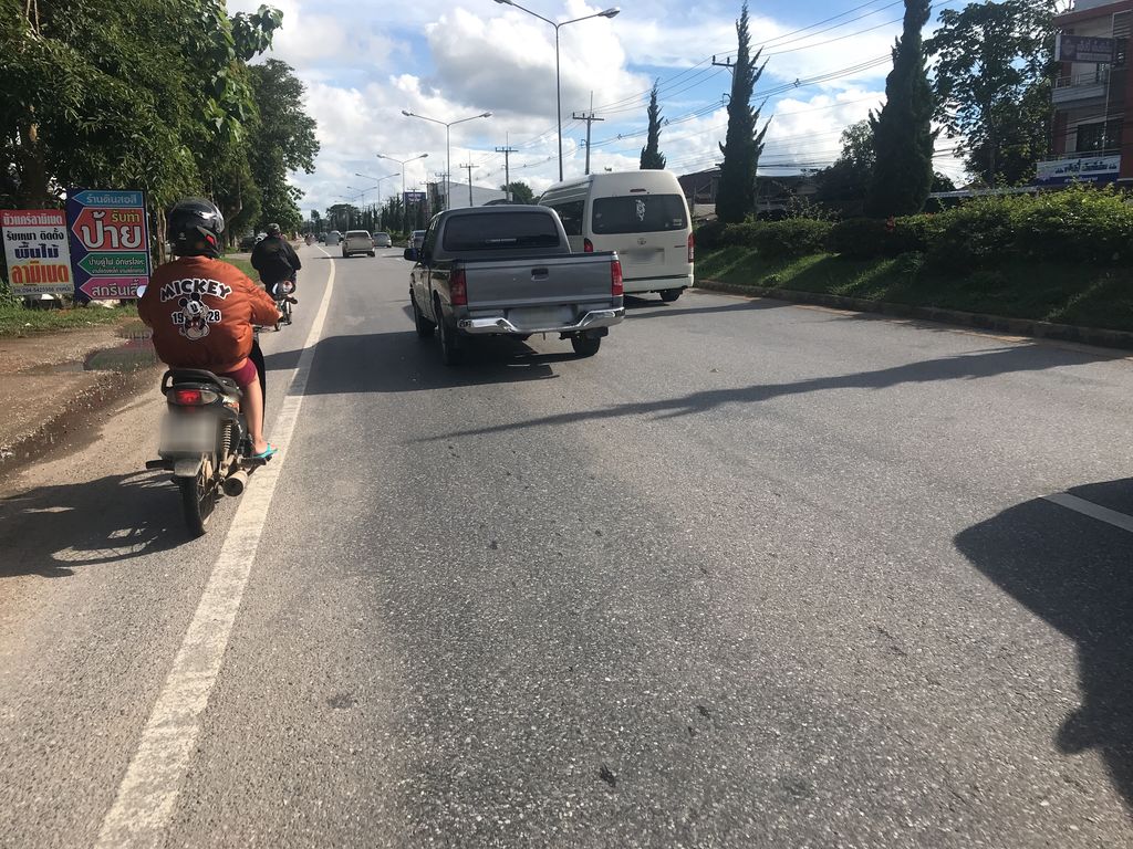 ภาพถนนตรงที่ OYO 643 Kokview Chiang Rai ตั้งอยู่ ถ่ายโดย wiwattantib พ.ศ. 2561 (2018) · A street-level view of where OYO 643 Kokview Chiang Rai stands, by wiwattantib in 2561 (2018)