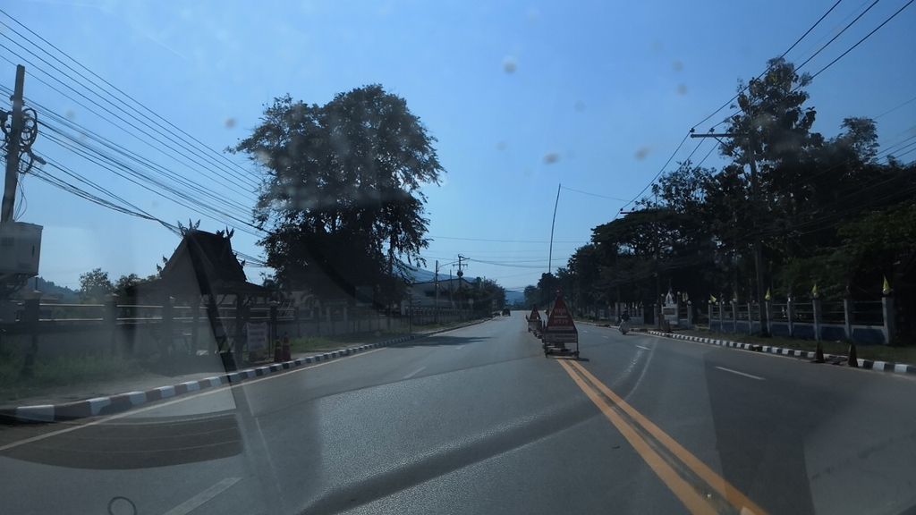 ภาพถนนตรงที่ ห้างทองแม่อนันต์ เยาวราช ตั้งอยู่ ถ่ายโดย charlesano พ.ศ. 2561 (2018) · A street-level view of where ห้างทองแม่อนันต์ เยาวราช · Hangthong Mae Anan Yaowarat stands, by charlesano in 2561 (2018)