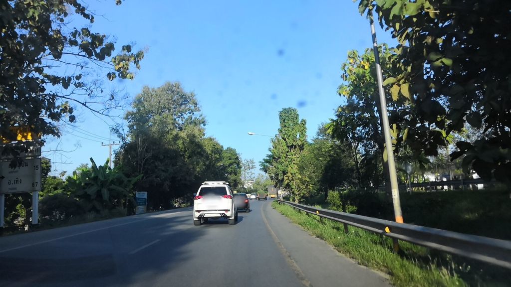 ภาพถนนตรงที่ ฟิวส์ฟาง ออโต้แอร์ ตั้งอยู่ ถ่ายโดย charlesano พ.ศ. 2561 (2018) · A street-level view of where ฟิวส์ฟาง ออโต้แอร์ · Fiofang Auto Air stands, by charlesano in 2561 (2018)
