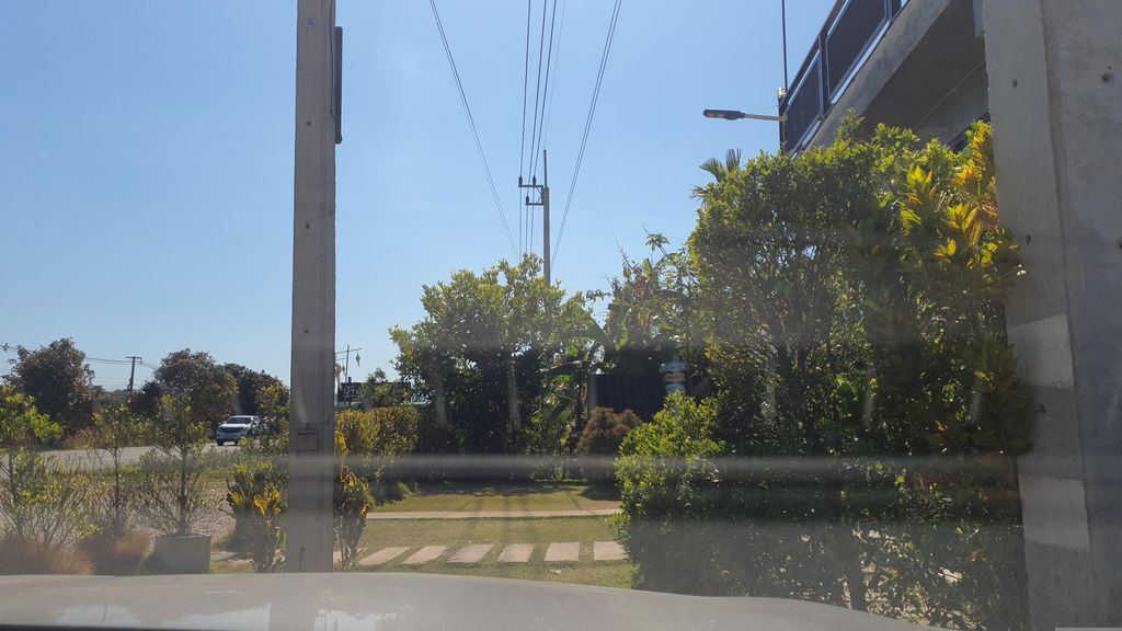 ภาพถนนตรงที่ I Ozone Cafe ตั้งอยู่ ถ่ายโดย jrcarlsen พ.ศ. 2566 (2023) · A street-level view of where I Ozone Cafe stands, by jrcarlsen in 2566 (2023)
