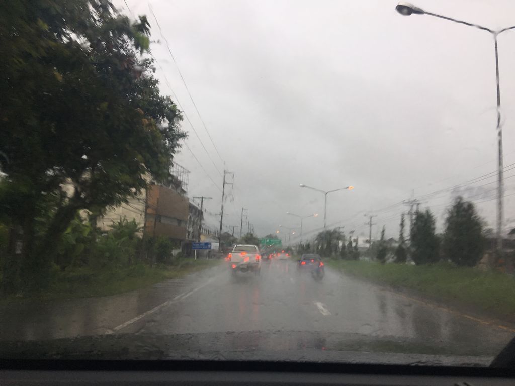 ภาพถนนตรงที่ ก๋วยเตี๋ยวคนยอง ตั้งอยู่ ถ่ายโดย wapriz พ.ศ. 2561 (2018) · A street-level view of where ก๋วยเตี๋ยวคนยอง · Kuaitiao Khanayong stands, by wapriz in 2561 (2018)