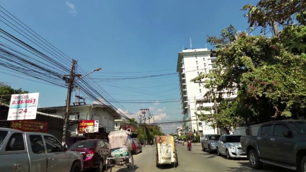ภาพถนนตรงที่ มักข้าวนึ่ง ตั้งอยู่ ถ่ายโดย toffy พ.ศ. 2561 (2018) · A street-level view of where มักข้าวนึ่ง · Makkhaonueng stands, by toffy in 2561 (2018)