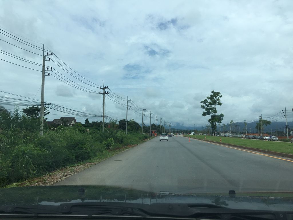 ภาพถนนตรงที่ ขวัญข้าวคาเฟ่ ตั้งอยู่ ถ่ายโดย wapriz พ.ศ. 2561 (2018) · A street-level view of where ขวัญข้าวคาเฟ่ · Khwan Khaokhafe stands, by wapriz in 2561 (2018)