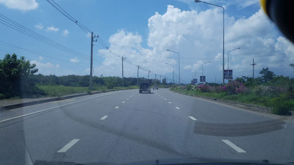 ภาพถนนตรงที่ ฟุตบาท คาเฟ่ ตั้งอยู่ ถ่ายโดย silamanee พ.ศ. 2561 (2018) · A street-level view of where ฟุตบาท คาเฟ่ · Futbat Café stands, by silamanee in 2561 (2018)