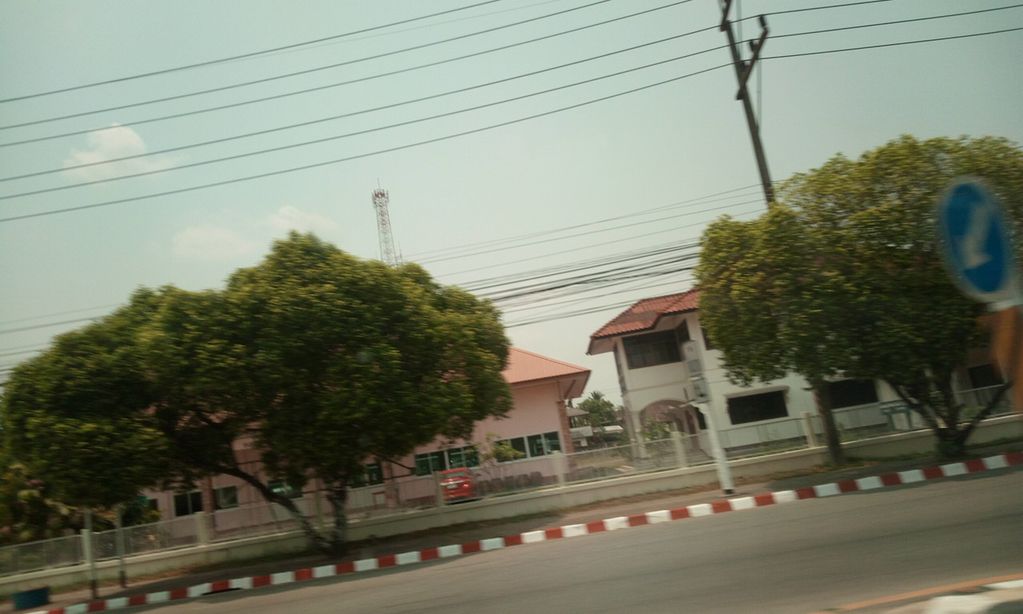 ภาพถนนตรงที่ เฮียเม้ง บะหมี่เกี้ยว ตั้งอยู่ ถ่ายโดย ozflor พ.ศ. 2562 (2019) · A street-level view of where เฮียเม้ง บะหมี่เกี้ยว · Hiameng Bamikiao stands, by ozflor in 2562 (2019)