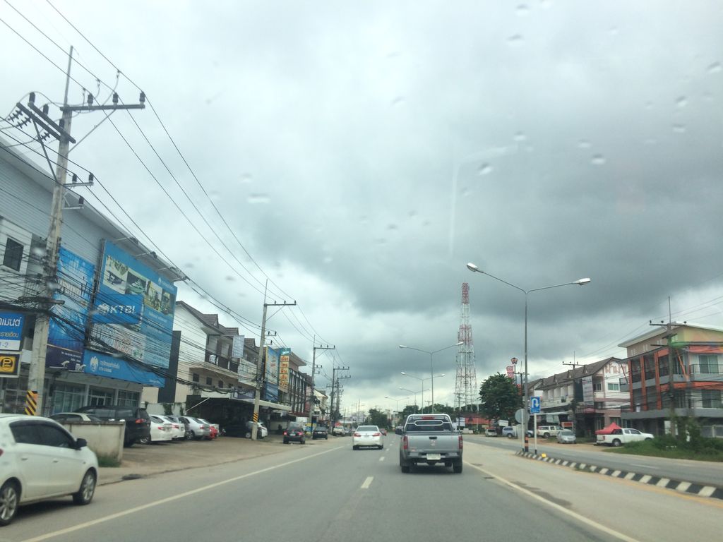 ภาพถนนตรงที่ หน้าบ้านกาแฟสด - หน้า ม.แม่ฟ้าหลวง ตั้งอยู่ ถ่ายโดย prasert พ.ศ. 2559 (2016) · A street-level view of where หน้าบ้านกาแฟสด - หน้า ม.แม่ฟ้าหลวง · Na Ban Kafaetda - Na M.Mae Fah Luang stands, by prasert in 2559 (2016)