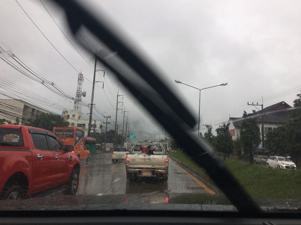 ภาพถนนตรงที่ กาแฟบ้านฟ้าประทาน ตั้งอยู่ ถ่ายโดย wapriz พ.ศ. 2561 (2018) · A street-level view of where กาแฟบ้านฟ้าประทาน · Kafae Ban Fa Prathan stands, by wapriz in 2561 (2018)