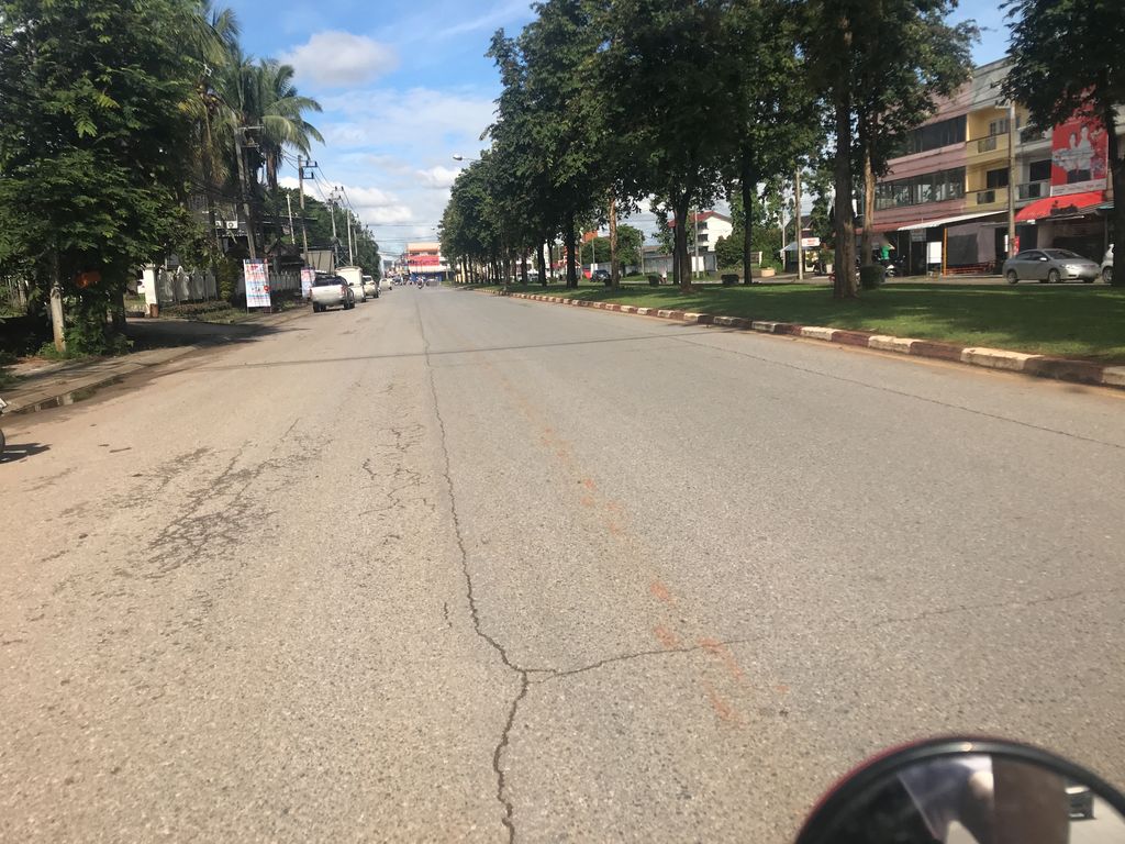 ภาพถนนตรงที่ ครัวช้อนทอง ตั้งอยู่ ถ่ายโดย wiwattantib พ.ศ. 2561 (2018) · A street-level view of where ครัวช้อนทอง · Khruatanathong stands, by wiwattantib in 2561 (2018)