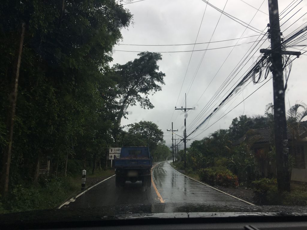ภาพถนนตรงที่ ขวัญข้าวโฮมสเตย์ ตั้งอยู่ ถ่ายโดย wapriz พ.ศ. 2561 (2018) · A street-level view of where ขวัญข้าวโฮมสเตย์ · Khwankhao Homestay stands, by wapriz in 2561 (2018)
