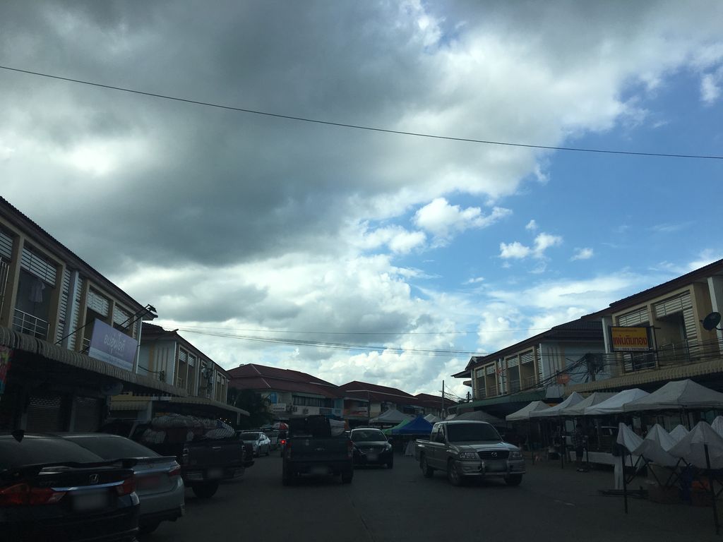 ภาพถนนตรงที่ ร้านสักคิ้วสวยเชียงราย DreamWorld Eyebrows ตั้งอยู่ ถ่ายโดย wapriz พ.ศ. 2561 (2018) · A street-level view of where ร้านสักคิ้วสวยเชียงราย DreamWorld Eyebrows stands, by wapriz in 2561 (2018)