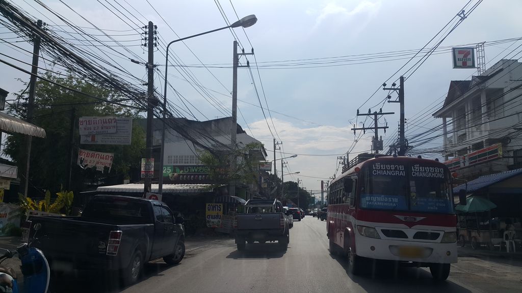 ภาพถนนตรงที่ วันวานหม่าล่า ตั้งอยู่ ถ่ายโดย jrcarlsen พ.ศ. 2560 (2017) · A street-level view of where วันวานหม่าล่า · Wanwan Mala stands, by jrcarlsen in 2560 (2017)
