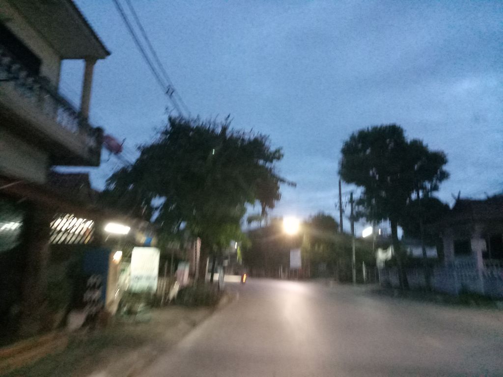 ภาพถนนตรงที่ Arynphirom Beauty & Massage ตั้งอยู่ ถ่ายโดย jang พ.ศ. 2561 (2018) · A street-level view of where Arynphirom Beauty & Massage stands, by jang in 2561 (2018)