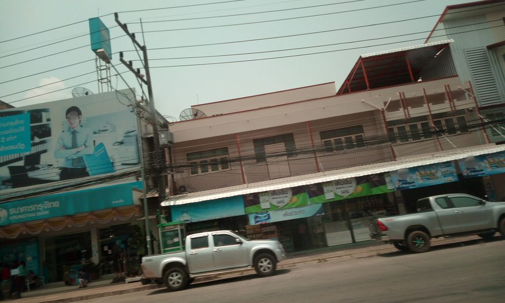 ภาพถนนตรงที่ Genius Panda ตั้งอยู่ ถ่ายโดย ozflor พ.ศ. 2562 (2019) · A street-level view of where Genius Panda stands, by ozflor in 2562 (2019)