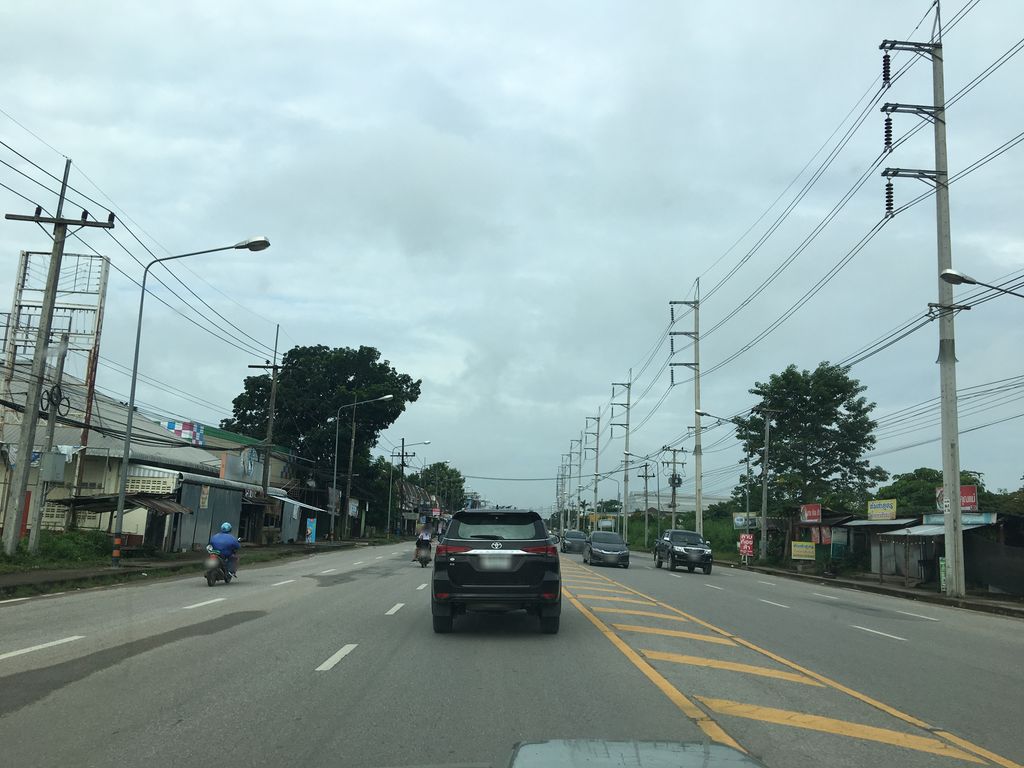 ภาพถนนตรงที่ ร้านโอ๋ ไก่ย่างวิเชียรบุรี(เจ้าเก่า) ตั้งอยู่ ถ่ายโดย wapriz พ.ศ. 2561 (2018) · A street-level view of where ร้านโอ๋ ไก่ย่างวิเชียรบุรี(เจ้าเก่า) · Ran O Kainga Wichianburi(chaokao) stands, by wapriz in 2561 (2018)