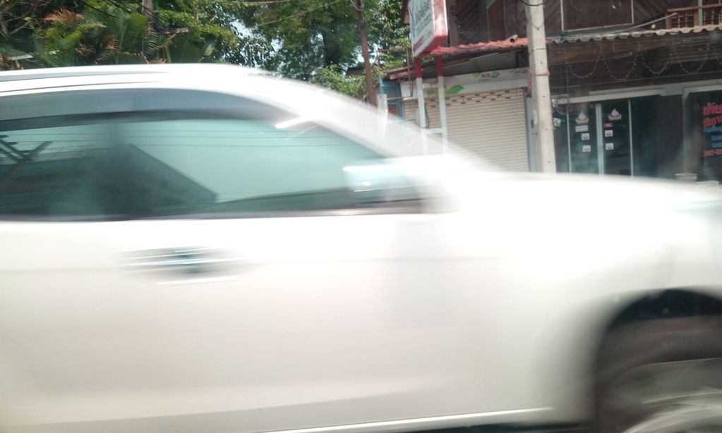 ภาพถนนตรงที่ สุขนิยม ตั้งอยู่ ถ่ายโดย ozflor พ.ศ. 2562 (2019) · A street-level view of where สุขนิยม · Sukniima stands, by ozflor in 2562 (2019)