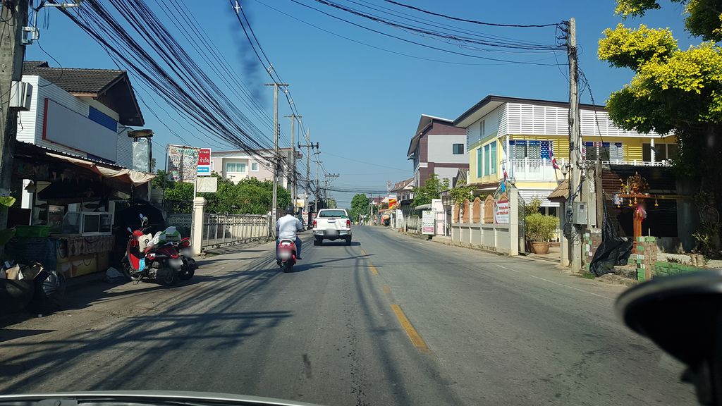 ภาพถนนตรงที่ Double P coffee slow bar ตั้งอยู่ ถ่ายโดย igorzo พ.ศ. 2562 (2019) · A street-level view of where Double P coffee slow bar stands, by igorzo in 2562 (2019)