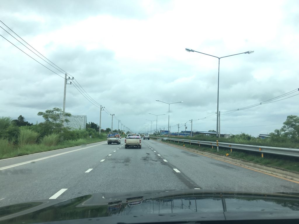 ภาพถนนตรงที่ คลังเหล็กเชียงราย ตั้งอยู่ ถ่ายโดย wapriz พ.ศ. 2561 (2018) · A street-level view of where คลังเหล็กเชียงราย · Khlanglek Chiang Rai stands, by wapriz in 2561 (2018)