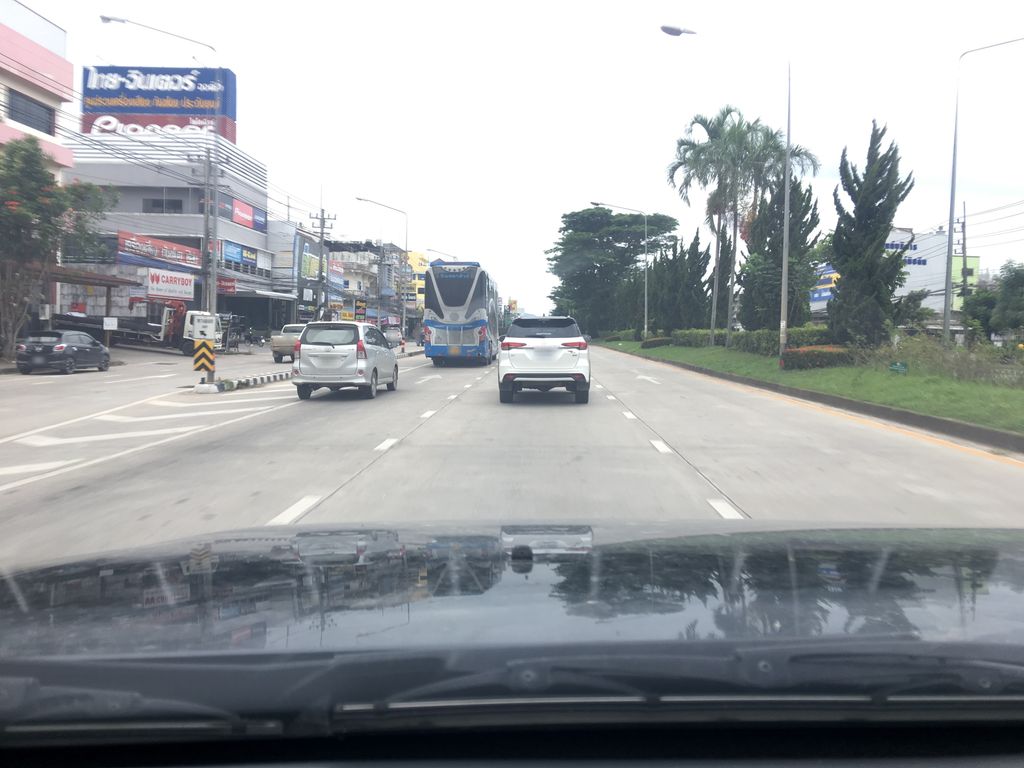 ภาพถนนตรงที่ ร้านขายยาหมั่นงานเภสัช ตั้งอยู่ ถ่ายโดย wapriz พ.ศ. 2561 (2018) · A street-level view of where ร้านขายยาหมั่นงานเภสัช · Man Ngan Phesat Pharmacy stands, by wapriz in 2561 (2018)
