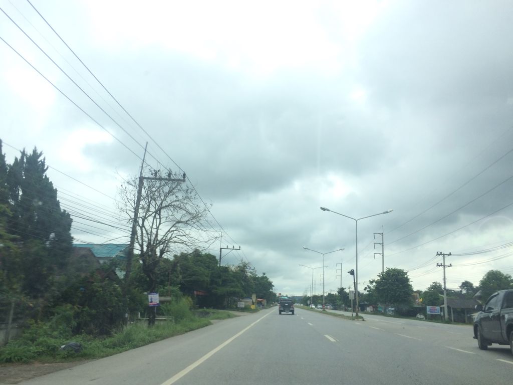 ภาพถนนตรงที่ จุดชมวิว ม.แม่ฟ้าหลวง ตั้งอยู่ ถ่ายโดย prasert พ.ศ. 2559 (2016) · A street-level view of where จุดชมวิว ม.แม่ฟ้าหลวง · Chutchomwio M.Mae Fah Luang stands, by prasert in 2559 (2016)