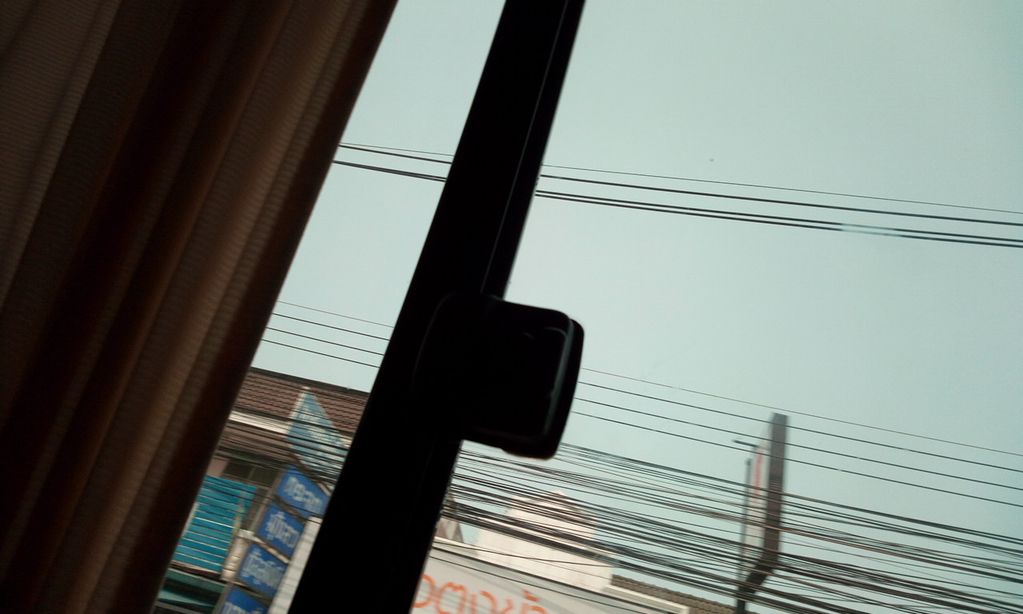 ภาพถนนตรงที่ หมี่ข้าวมันไก่ - เชียงราย ตั้งอยู่ ถ่ายโดย ozflor พ.ศ. 2562 (2019) · A street-level view of where หมี่ข้าวมันไก่ - เชียงราย · Mi Khao Man Kai - Chiang Rai stands, by ozflor in 2562 (2019)