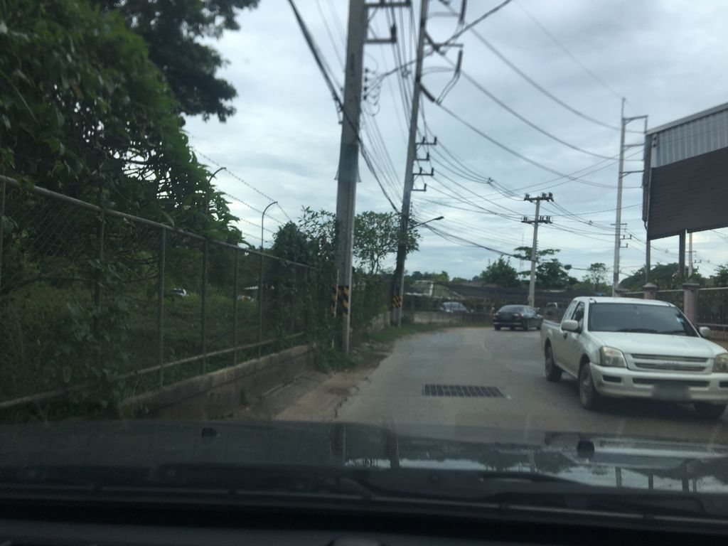 ภาพถนนตรงที่ กรุงเทพประกันชีวิต ตั้งอยู่ ถ่ายโดย wapriz พ.ศ. 2561 (2018) · A street-level view of where กรุงเทพประกันชีวิต · Krung Thep Prakanchiwit stands, by wapriz in 2561 (2018)