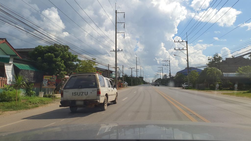 ภาพถนนตรงที่ ร้านสอนนำ นำเกษตร ตั้งอยู่ ถ่ายโดย jrcarlsen พ.ศ. 2564 (2021) · A street-level view of where ร้านสอนนำ นำเกษตร · Ran Son Nam Namketta stands, by jrcarlsen in 2564 (2021)