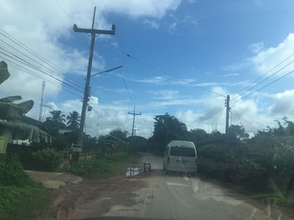 ภาพถนนตรงที่ ตั้ว ยางยนต์ ตั้งอยู่ ถ่ายโดย wapriz พ.ศ. 2561 (2018) · A street-level view of where ตั้ว ยางยนต์ · Tua Yangyon stands, by wapriz in 2561 (2018)