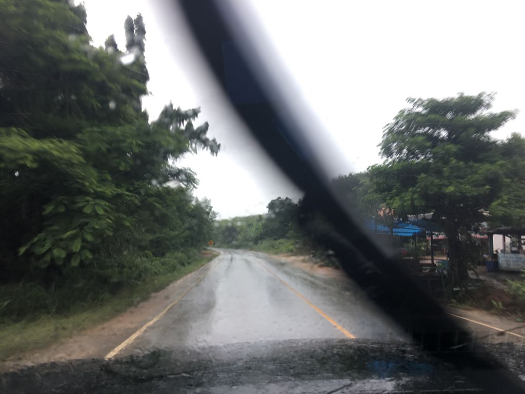 ภาพถนนตรงที่ สมพร มินิมาร์ท ตั้งอยู่ ถ่ายโดย wapriz พ.ศ. 2561 (2018) · A street-level view of where สมพร มินิมาร์ท · Samaphon Mini Mart stands, by wapriz in 2561 (2018)