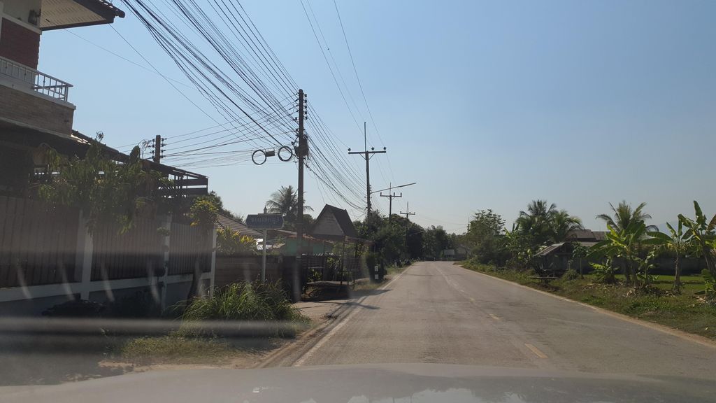 ภาพถนนตรงที่ ฮิมฮั้ว บ้านนกกระทาไข่ ตั้งอยู่ ถ่ายโดย jrcarlsen พ.ศ. 2565 (2022) · A street-level view of where ฮิมฮั้ว บ้านนกกระทาไข่ · Himhua Ban Nok Kratha Khai stands, by jrcarlsen in 2565 (2022)