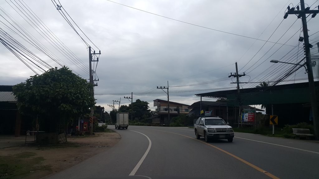 ภาพถนนตรงที่ อิแนน กาแฟ และ คาเฟ่ ตั้งอยู่ ถ่ายโดย jrcarlsen พ.ศ. 2559 (2016) · A street-level view of where อิแนน กาแฟ และ คาเฟ่ · Inaen Kafae Lae Café stands, by jrcarlsen in 2559 (2016)