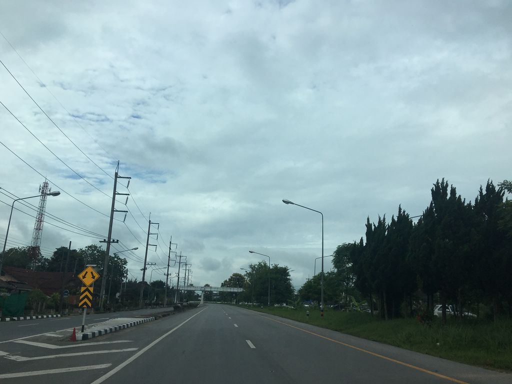 ภาพถนนตรงที่ ชาดาคาร์แคร์ ตั้งอยู่ ถ่ายโดย wapriz พ.ศ. 2561 (2018) · A street-level view of where ชาดาคาร์แคร์ · Chadakha stands, by wapriz in 2561 (2018)