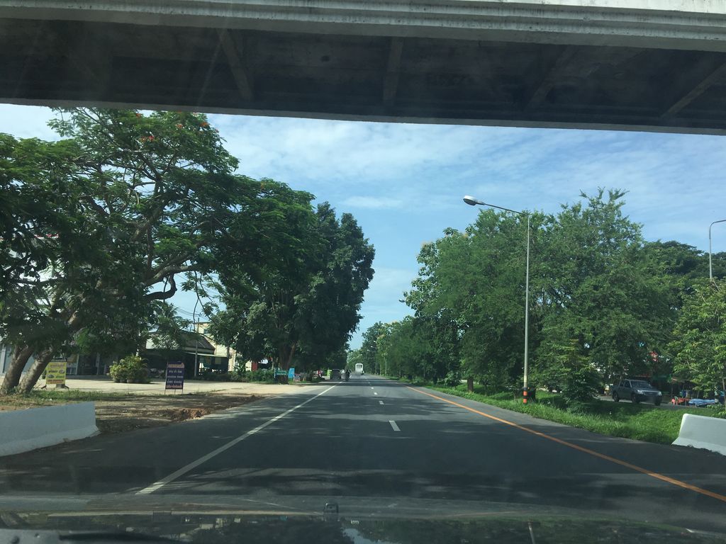ภาพถนนตรงที่ หม่าล่าดาเมจ ตั้งอยู่ ถ่ายโดย wapriz พ.ศ. 2561 (2018) · A street-level view of where หม่าล่าดาเมจ · Maladamet stands, by wapriz in 2561 (2018)