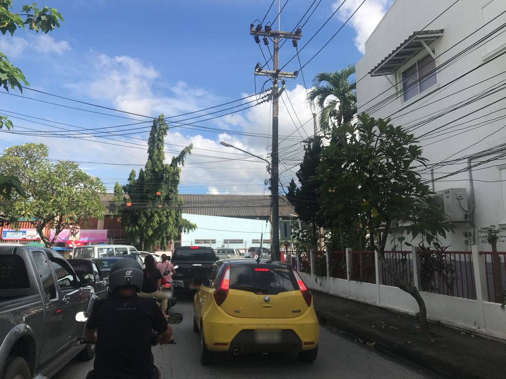 ภาพถนนตรงที่ สำนักงานศึกษาธิการภาค 16 ตั้งอยู่ ถ่ายโดย wiwattantib พ.ศ. 2561 (2018) · A street-level view of where สำนักงานศึกษาธิการภาค 16 · Samnakngan Sueksathikan Phak 16 stands, by wiwattantib in 2561 (2018)