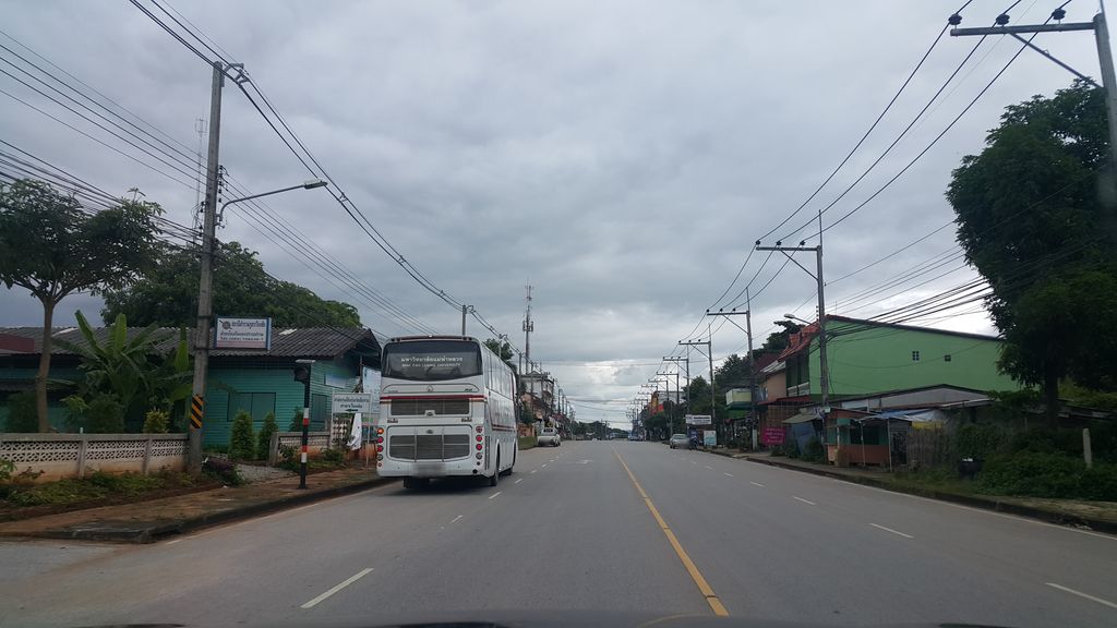 ภาพถนนตรงที่ ชัยพาณิชย์ ตั้งอยู่ ถ่ายโดย jrcarlsen พ.ศ. 2559 (2016) · A street-level view of where ชัยพาณิชย์ · Chai Phanit stands, by jrcarlsen in 2559 (2016)