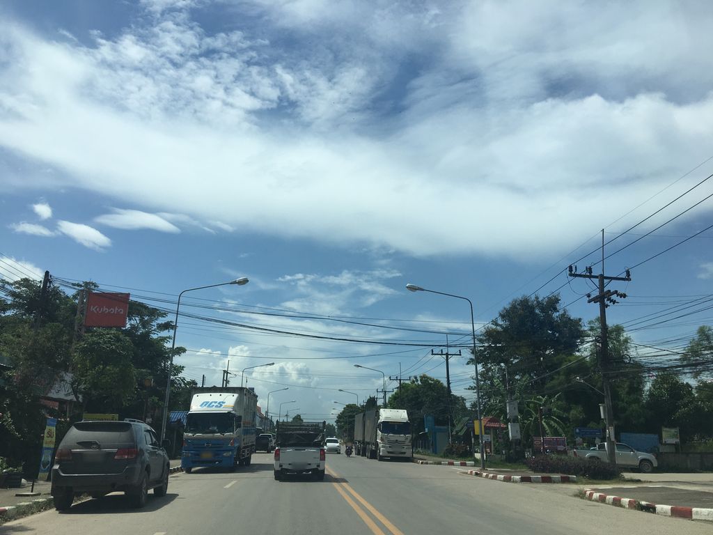 ภาพถนนตรงที่ ชาพะยอมป่าแดด Cha Payom ตั้งอยู่ ถ่ายโดย wapriz พ.ศ. 2561 (2018) · A street-level view of where ชาพะยอมป่าแดด Cha Payom stands, by wapriz in 2561 (2018)