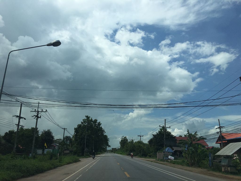 ภาพถนนตรงที่ ป้าสมศรี มินิมาร์ท ตั้งอยู่ ถ่ายโดย wapriz พ.ศ. 2561 (2018) · A street-level view of where ป้าสมศรี มินิมาร์ท · Patmasi Mini Mart stands, by wapriz in 2561 (2018)
