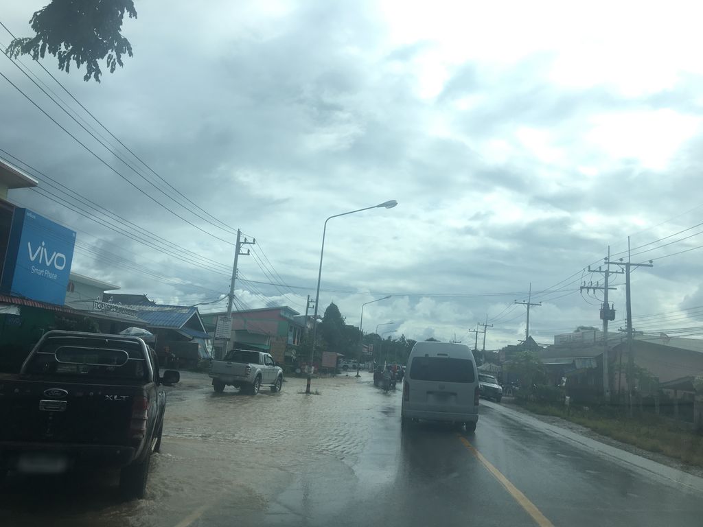 ภาพถนนตรงที่ เอเชีย แว่นตา ตั้งอยู่ ถ่ายโดย wapriz พ.ศ. 2561 (2018) · A street-level view of where เอเชีย แว่นตา · A Chia Waenta stands, by wapriz in 2561 (2018)