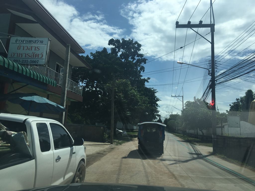 ภาพถนนตรงที่ nine guesthouse ไนน์ เกสเฮ้าส์ ตั้งอยู่ ถ่ายโดย wapriz พ.ศ. 2561 (2018) · A street-level view of where nine guesthouse ไนน์ เกสเฮ้าส์ stands, by wapriz in 2561 (2018)
