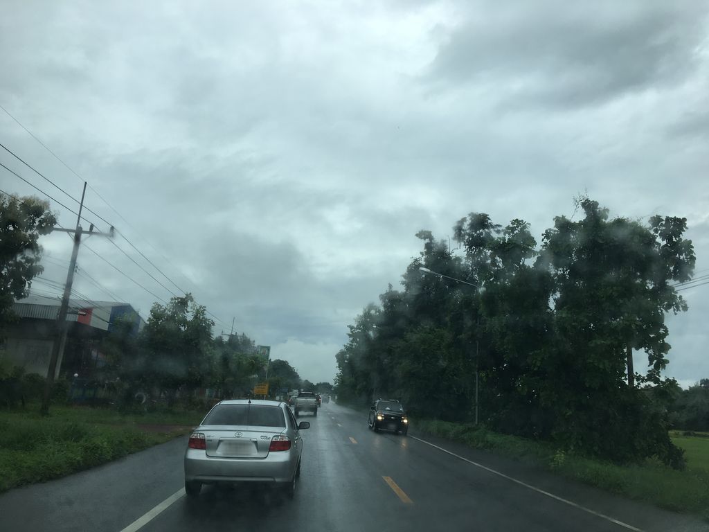 ภาพถนนตรงที่ ฟาร์มซิม ตั้งอยู่ ถ่ายโดย wapriz พ.ศ. 2561 (2018) · A street-level view of where ฟาร์มซิม · Famsim stands, by wapriz in 2561 (2018)