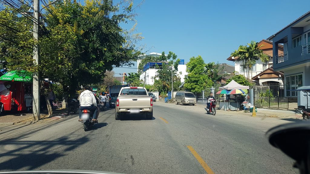 ภาพถนนตรงที่ Nai Ya Hotel ตั้งอยู่ ถ่ายโดย igorzo พ.ศ. 2562 (2019) · A street-level view of where Nai Ya Hotel stands, by igorzo in 2562 (2019)