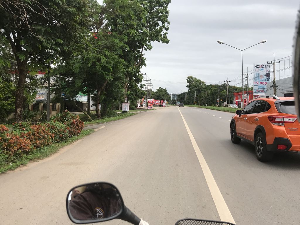 ภาพถนนตรงที่ พี.วาย.ซี. ออดิโอ ตั้งอยู่ ถ่ายโดย kiw พ.ศ. 2561 (2018) · A street-level view of where พี.วาย.ซี. ออดิโอ · Phi.wai.C. Odio stands, by kiw in 2561 (2018)