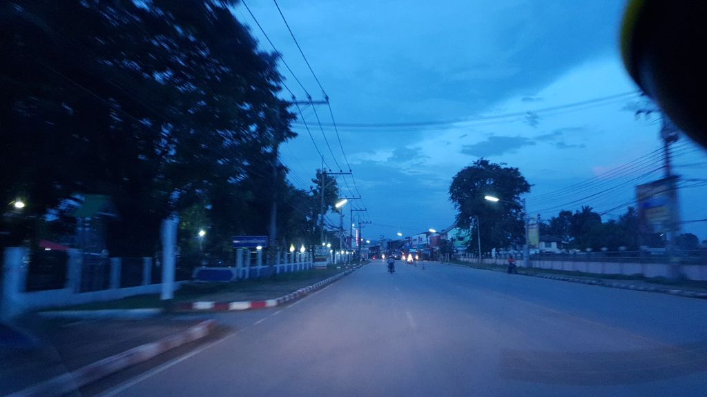 ภาพถนนตรงที่ สำนักงานสาธารณสุขอำเภอเวียงเชียงรุ้ง ตั้งอยู่ ถ่ายโดย silamanee พ.ศ. 2561 (2018) · A street-level view of where สำนักงานสาธารณสุขอำเภอเวียงเชียงรุ้ง · Samnakngan Sathannasuk Amphoe Wiang Chiang Rung stands, by silamanee in 2561 (2018)