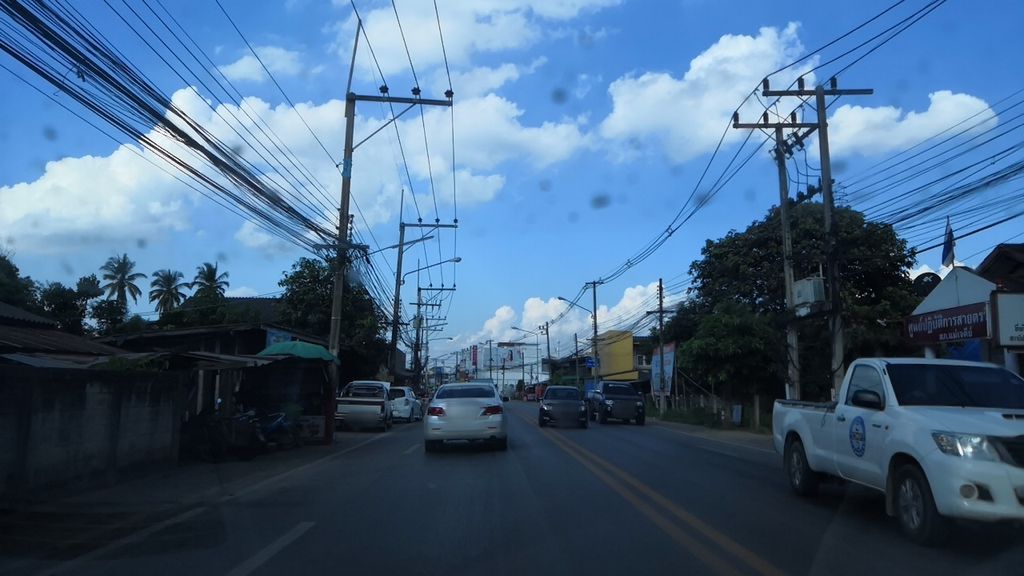 ภาพถนนตรงที่ บริษัท ไทยประกันชีวิต จำกัด ตั้งอยู่ ถ่ายโดย charlesano พ.ศ. 2561 (2018) · A street-level view of where บริษัท ไทยประกันชีวิต จำกัด · Thai Prakanchiwit Chamkat Company stands, by charlesano in 2561 (2018)
