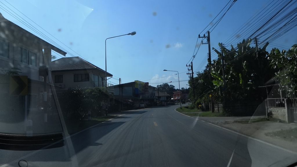 ภาพถนนตรงที่ ครัวสายไหม ตั้งอยู่ ถ่ายโดย charlesano พ.ศ. 2561 (2018) · A street-level view of where ครัวสายไหม · Khruasaimai stands, by charlesano in 2561 (2018)