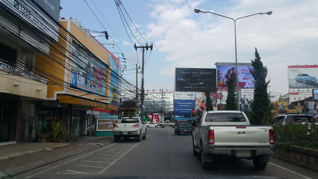 ภาพถนนตรงที่ PhotoMaker พิมพ์ภาพ กรอบลอย กรอบหลุยส์ Online ตั้งอยู่ ถ่ายโดย jrcarlsen พ.ศ. 2560 (2017) · A street-level view of where PhotoMaker พิมพ์ภาพ กรอบลอย กรอบหลุยส์ Online stands, by jrcarlsen in 2560 (2017)