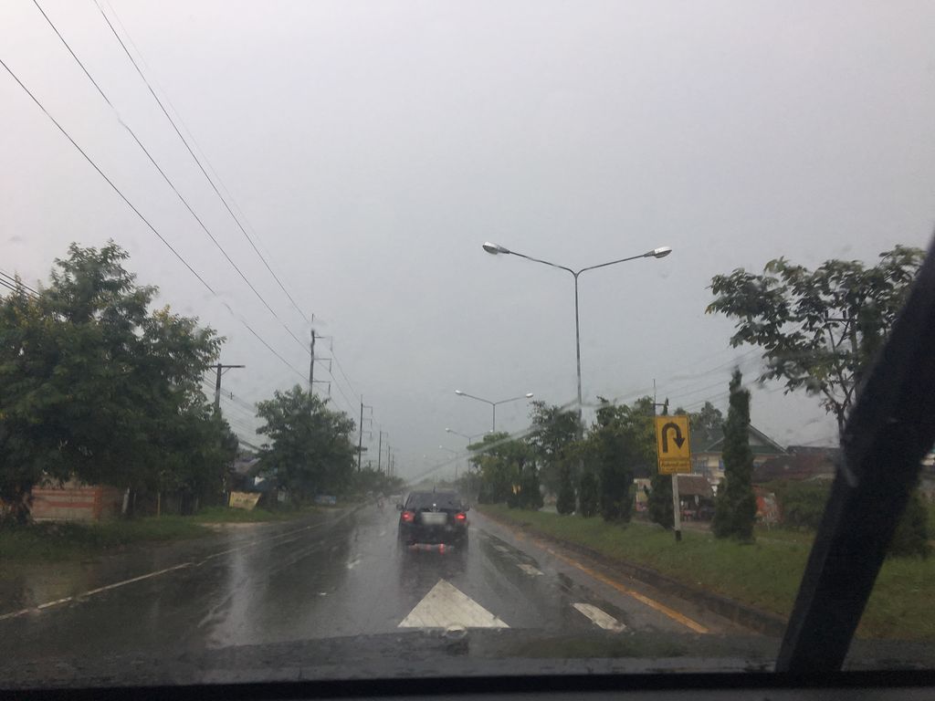 ภาพถนนตรงที่ JingJai ชาไข่มุก PSN ตั้งอยู่ ถ่ายโดย wapriz พ.ศ. 2561 (2018) · A street-level view of where JingJai ชาไข่มุก PSN stands, by wapriz in 2561 (2018)