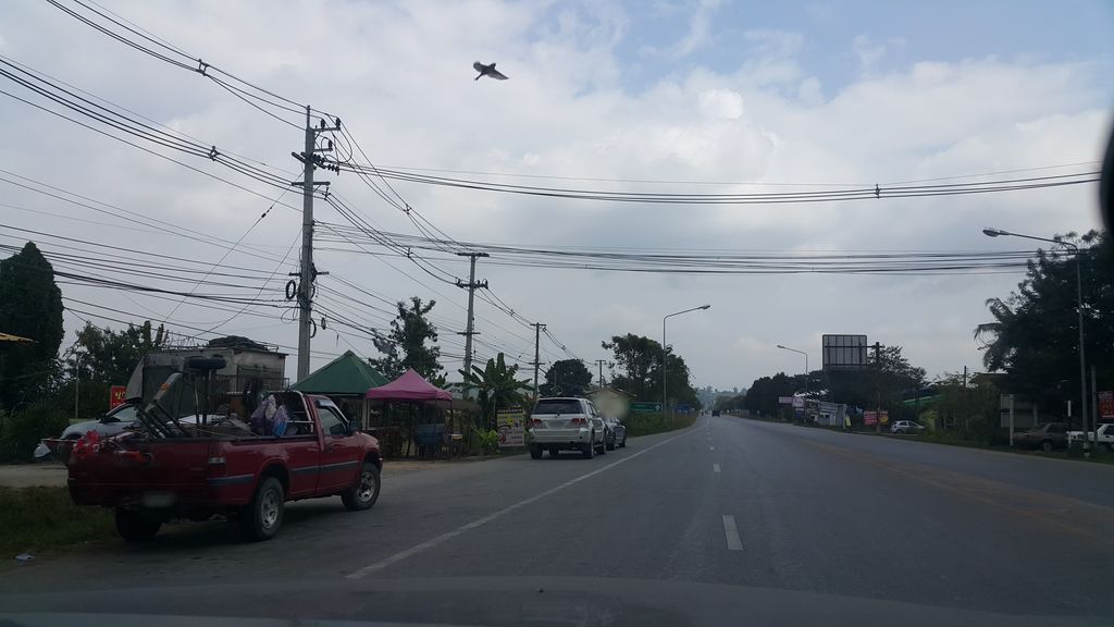 ภาพถนนตรงที่ ร้านต้นเฟิร์น ลาบตาอู๋ ตั้งอยู่ ถ่ายโดย jrcarlsen พ.ศ. 2560 (2017) · A street-level view of where ร้านต้นเฟิร์น ลาบตาอู๋ · Ran Ton Foen Laptau stands, by jrcarlsen in 2560 (2017)