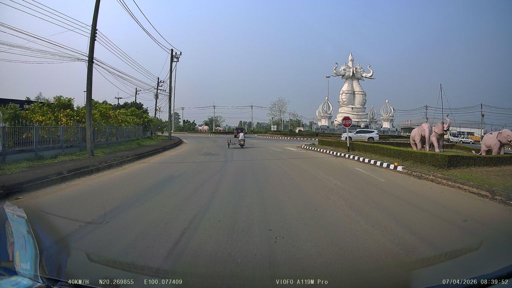 ภาพถนนตรงที่ เชียงแสนซีเมนต์บล็อก ตั้งอยู่ ถ่ายโดย ThailandCambodia พ.ศ. 2569 (2026) · A street-level view of where เชียงแสนซีเมนต์บล็อก · Chiang Saen Simenblook stands, by ThailandCambodia in 2569 (2026)