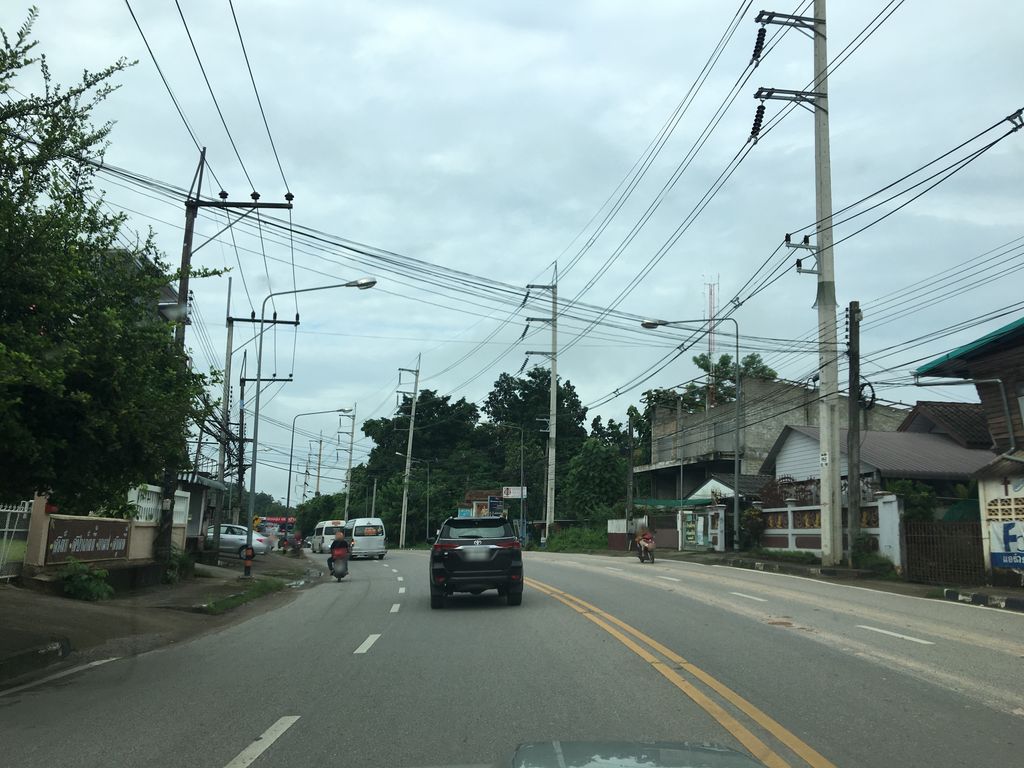 ภาพถนนตรงที่ แจ่วฮ้อนรสเด็ด ตั้งอยู่ ถ่ายโดย wapriz พ.ศ. 2561 (2018) · A street-level view of where แจ่วฮ้อนรสเด็ด · Chaeohon Rotdet stands, by wapriz in 2561 (2018)