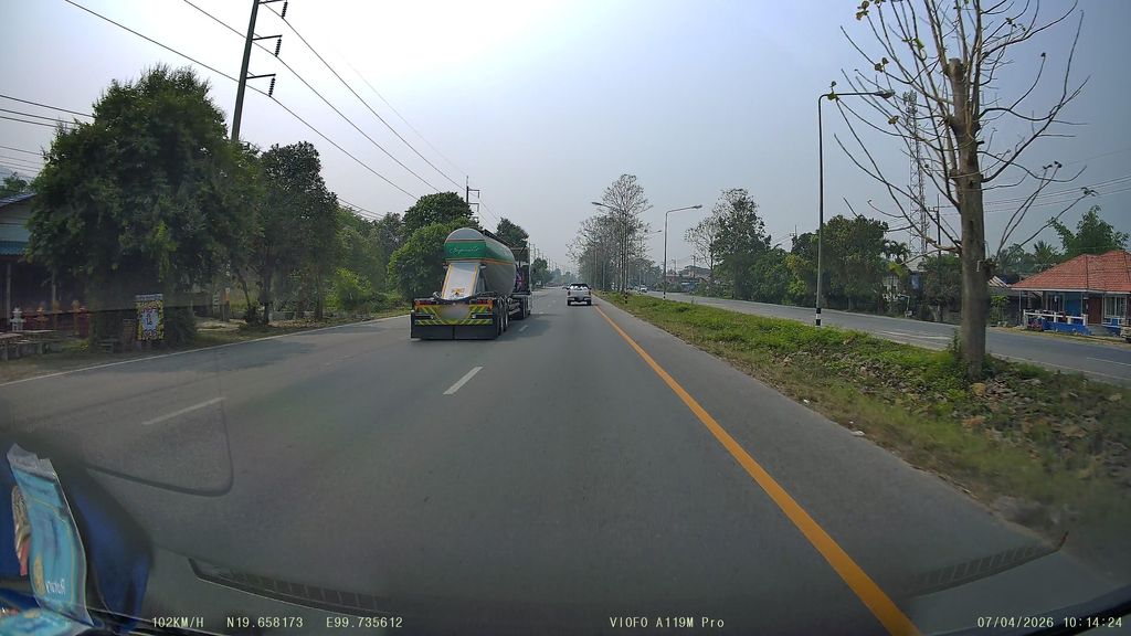 ภาพถนนตรงที่ โรงแรม เจ้านาง ณิชาภา คานากาวา ตั้งอยู่ ถ่ายโดย ThailandCambodia พ.ศ. 2569 (2026) · A street-level view of where โรงแรม เจ้านาง ณิชาภา คานากาวา · Chaonang Nichapha Khanakao Hotel stands, by ThailandCambodia in 2569 (2026)
